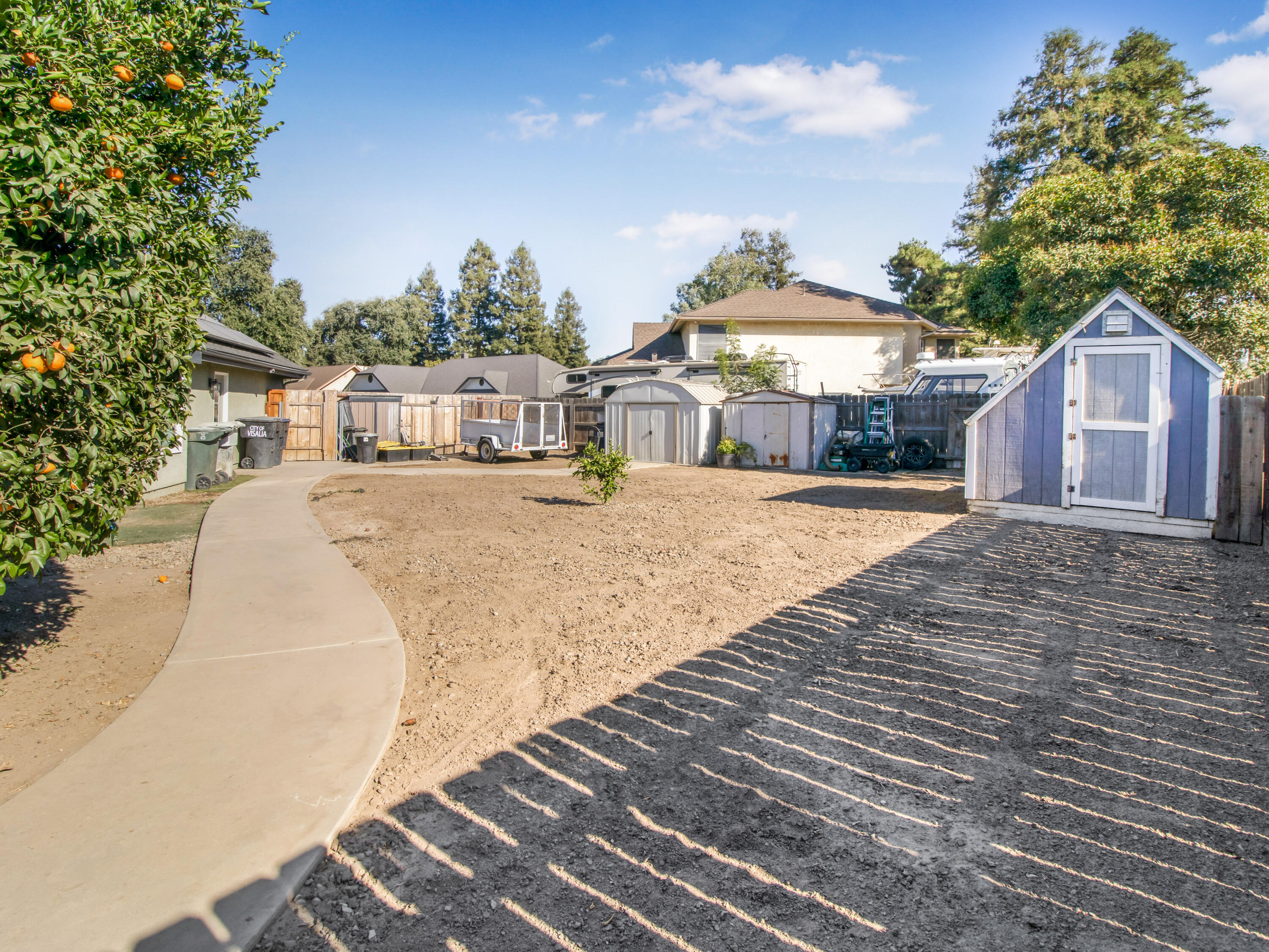 1316 E Paradise Ct, Visalia, CA 93292