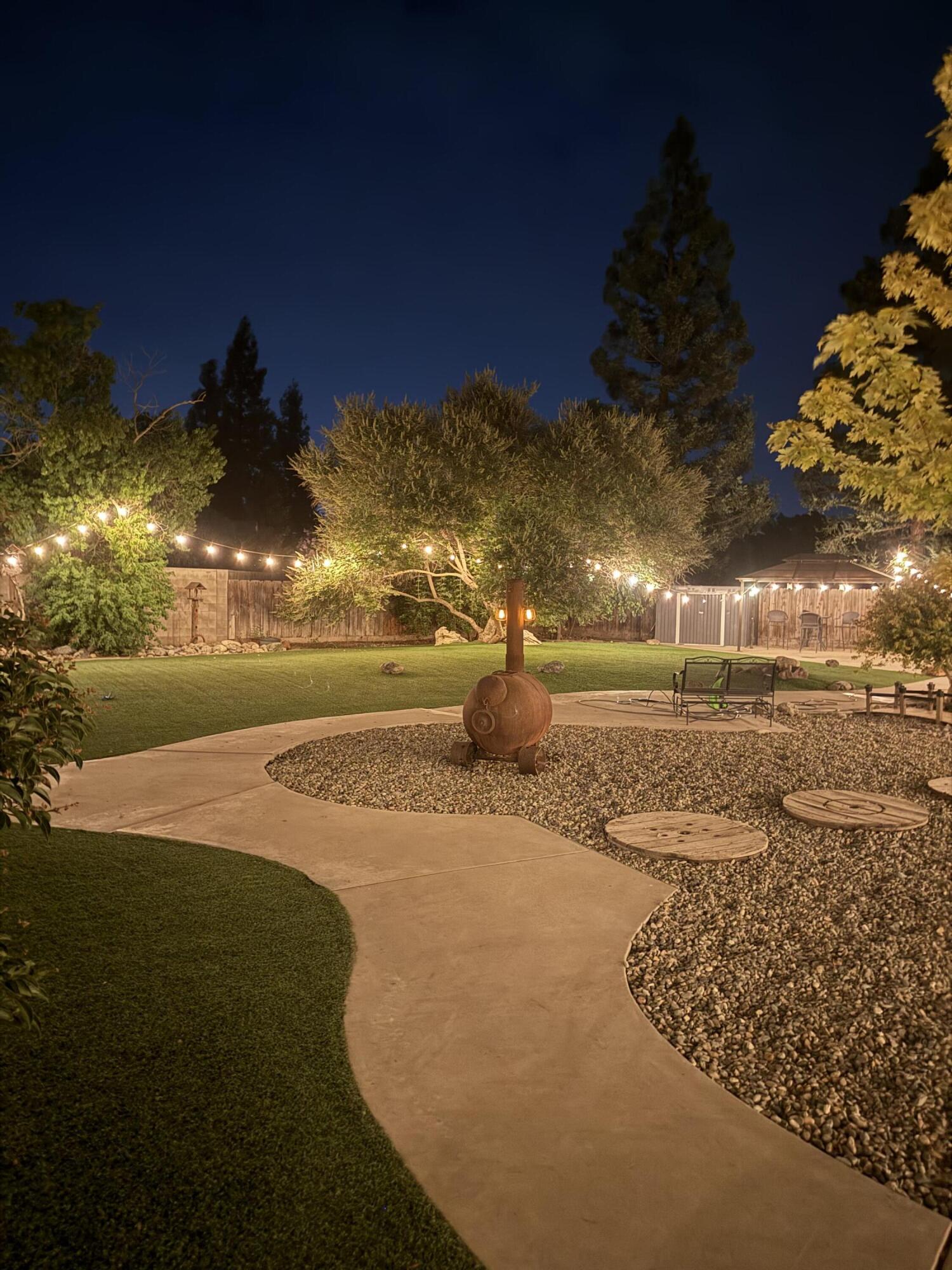 1316 E Paradise Ct, Visalia, CA 93292