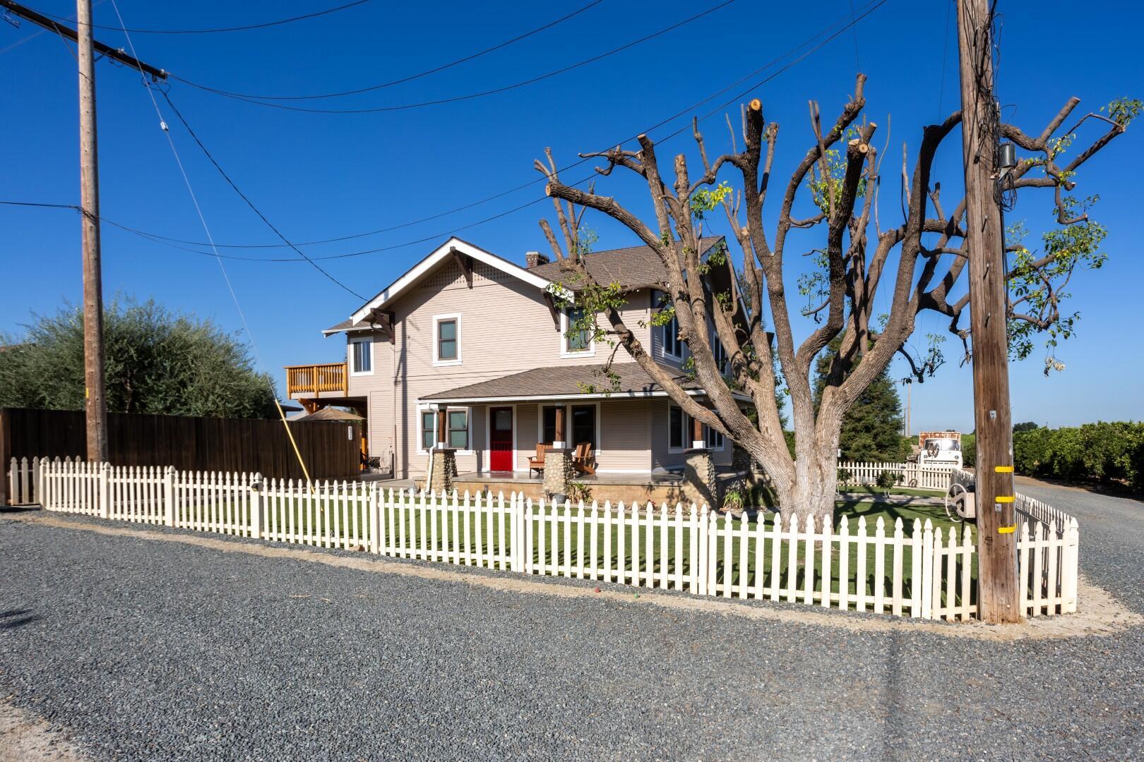 1259 E Teapot Dome Ave, Porterville, CA 93257