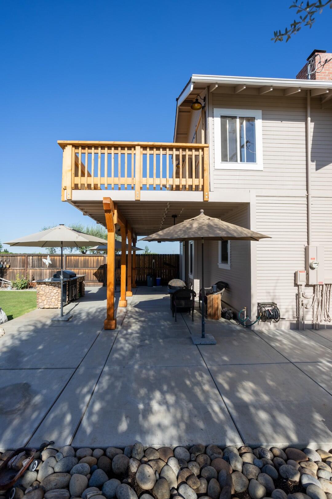 1259 E Teapot Dome Ave, Porterville, CA 93257