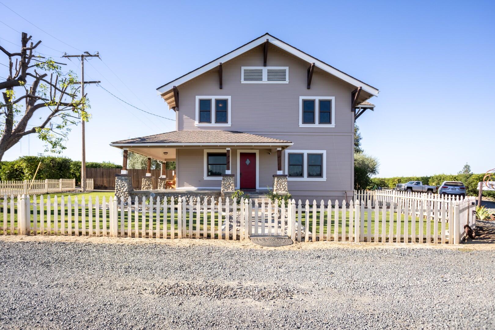 1259 E Teapot Dome Ave, Porterville, CA 93257