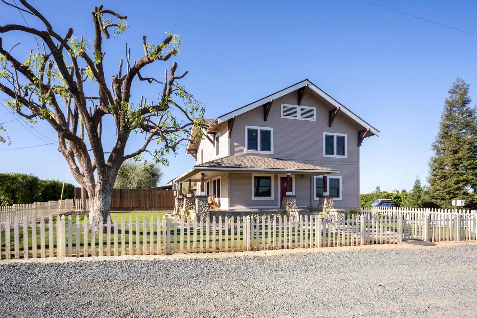 1259 E Teapot Dome Ave, Porterville, CA 93257
