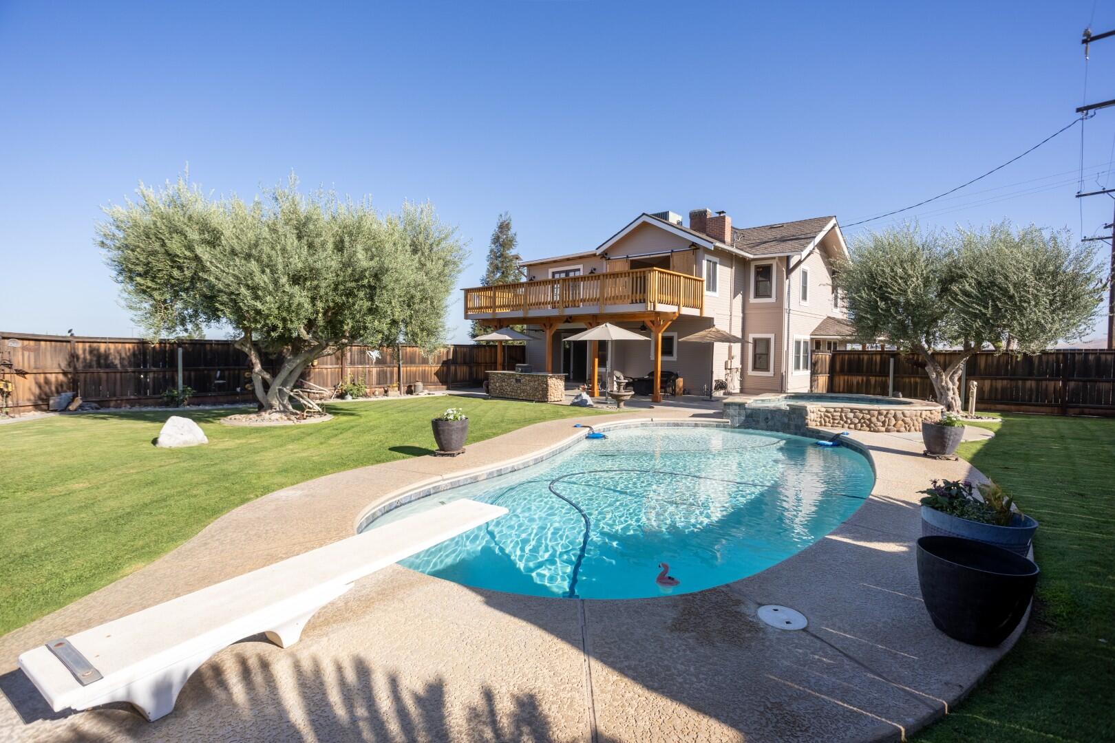 1259 E Teapot Dome Ave, Porterville, CA 93257
