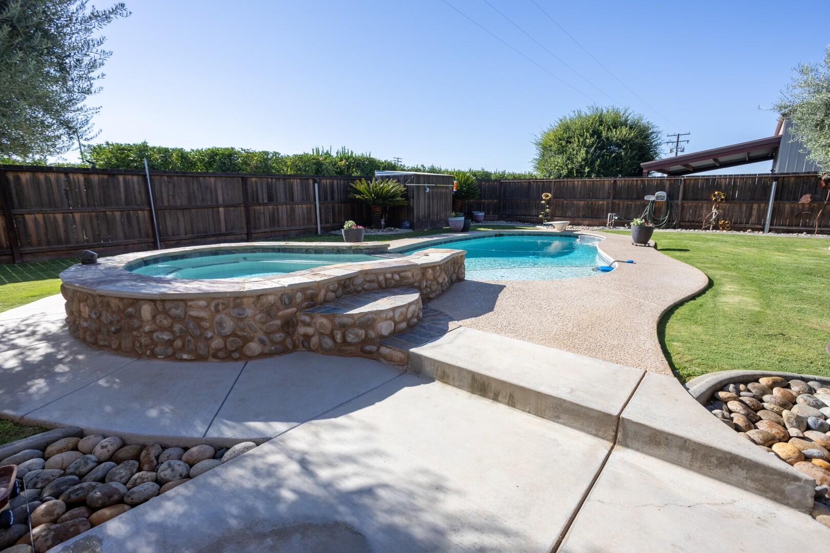 1259 E Teapot Dome Ave, Porterville, CA 93257