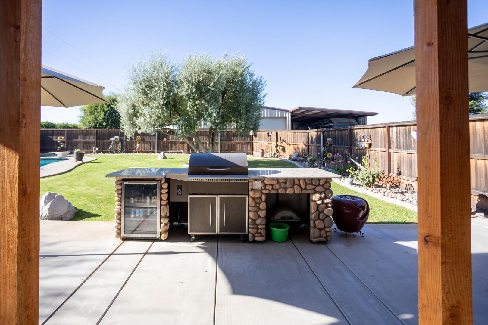 1259 E Teapot Dome Ave, Porterville, CA 93257