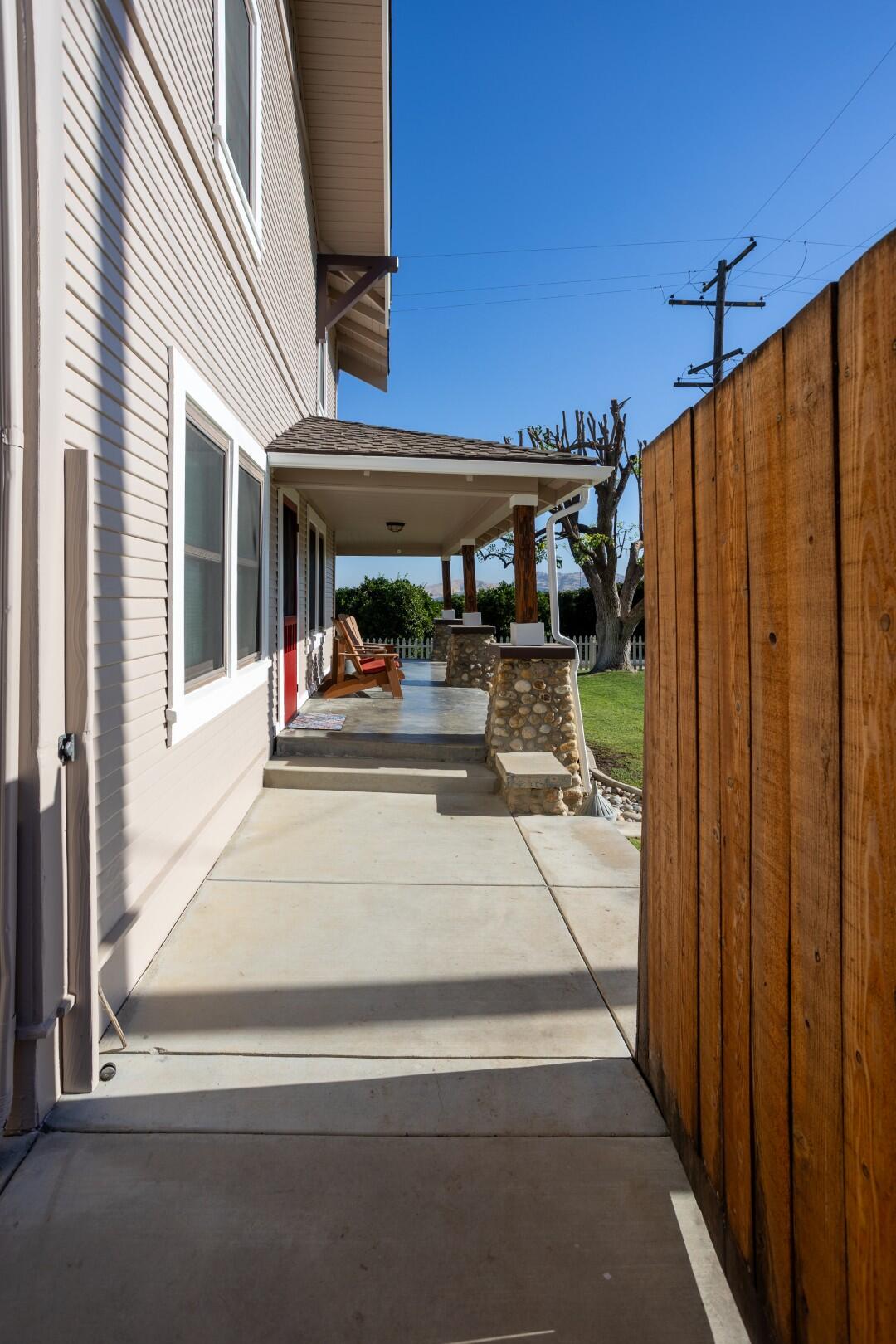 1259 E Teapot Dome Ave, Porterville, CA 93257