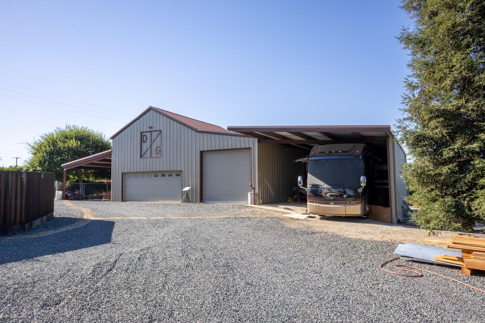 1259 E Teapot Dome Ave, Porterville, CA 93257