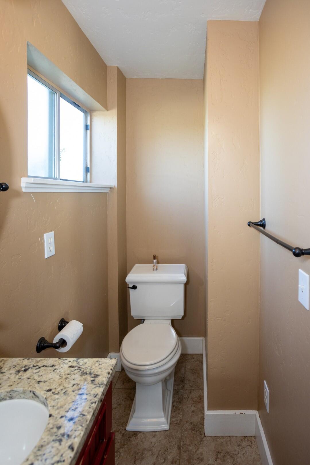 1259 E Teapot Dome Ave, Porterville, CA 93257