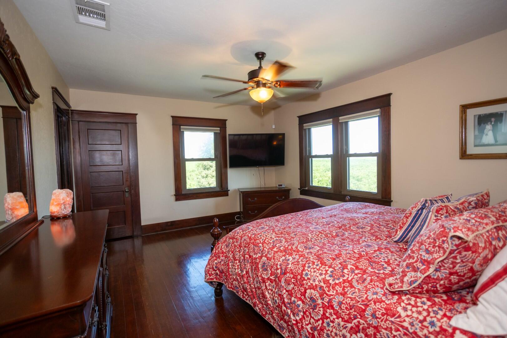 1259 E Teapot Dome Ave, Porterville, CA 93257