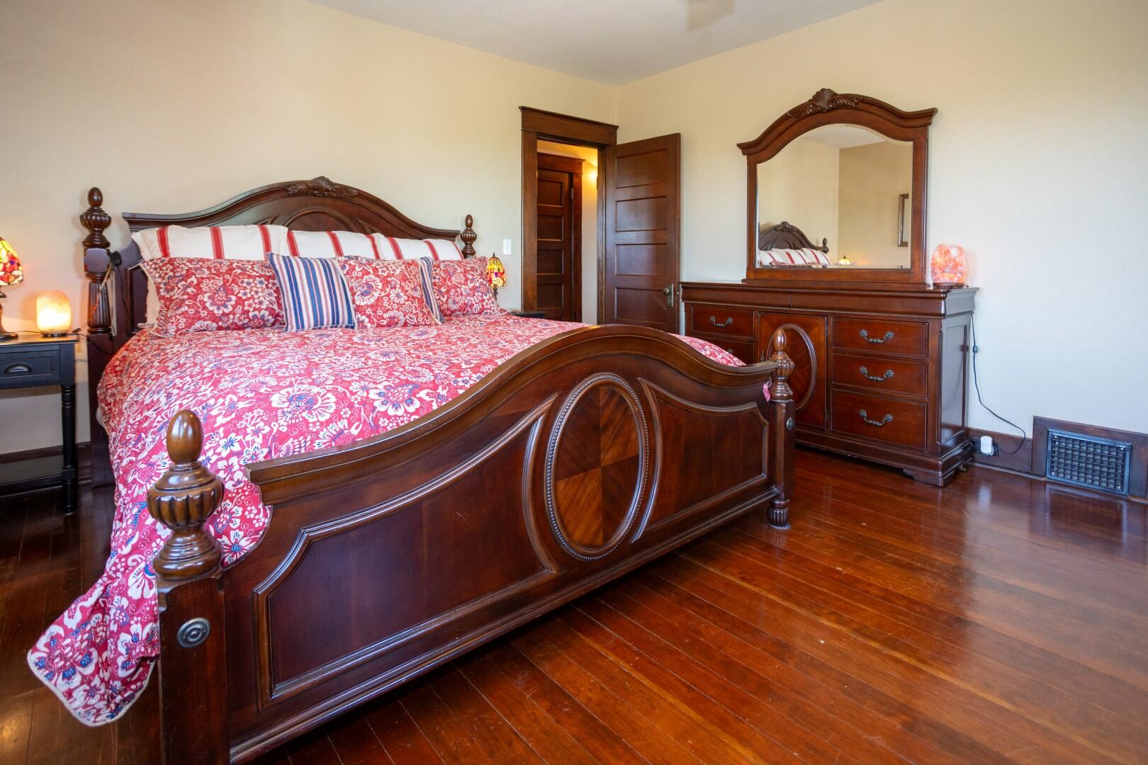 1259 E Teapot Dome Ave, Porterville, CA 93257