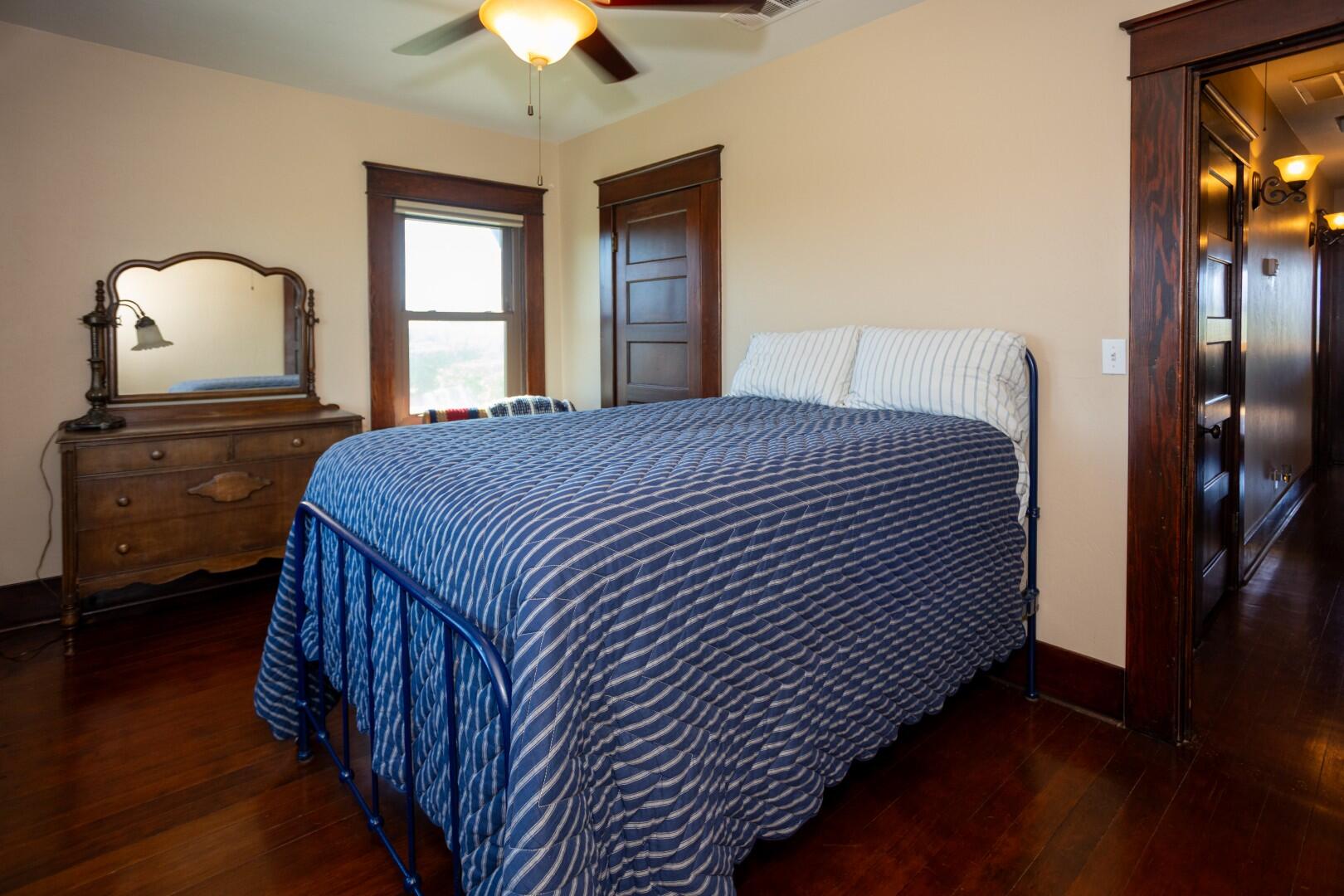 1259 E Teapot Dome Ave, Porterville, CA 93257