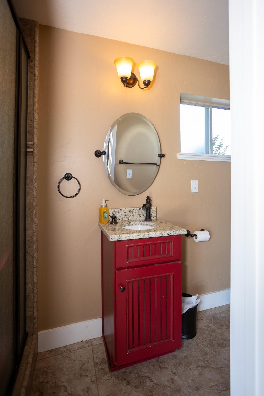 1259 E Teapot Dome Ave, Porterville, CA 93257