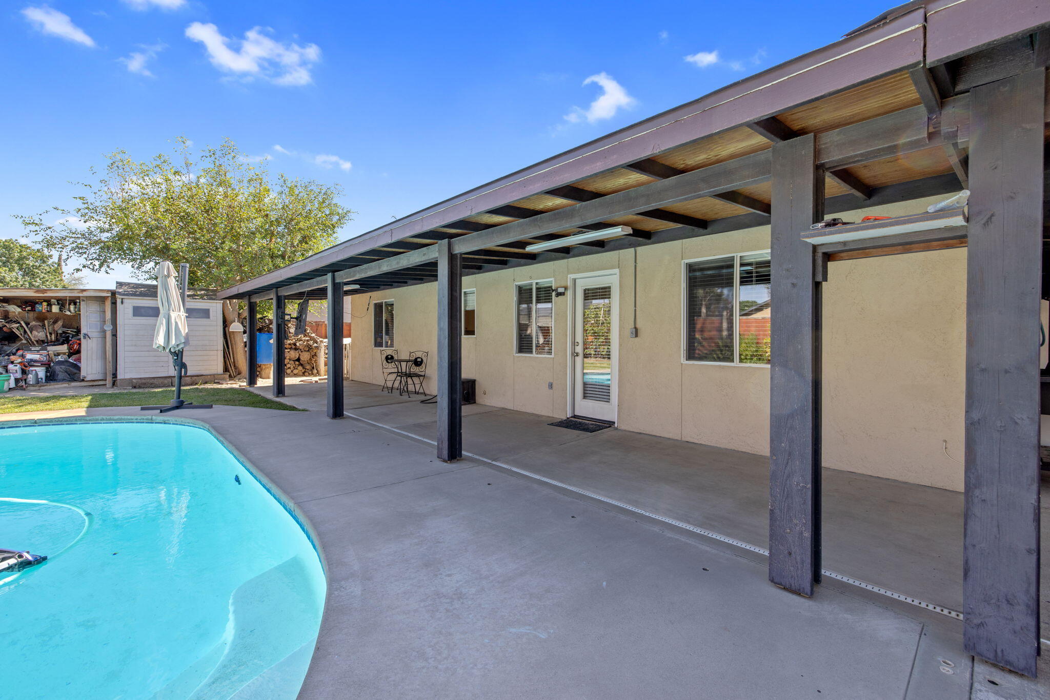 1603 Rosewood Ln, Hanford, CA 93230