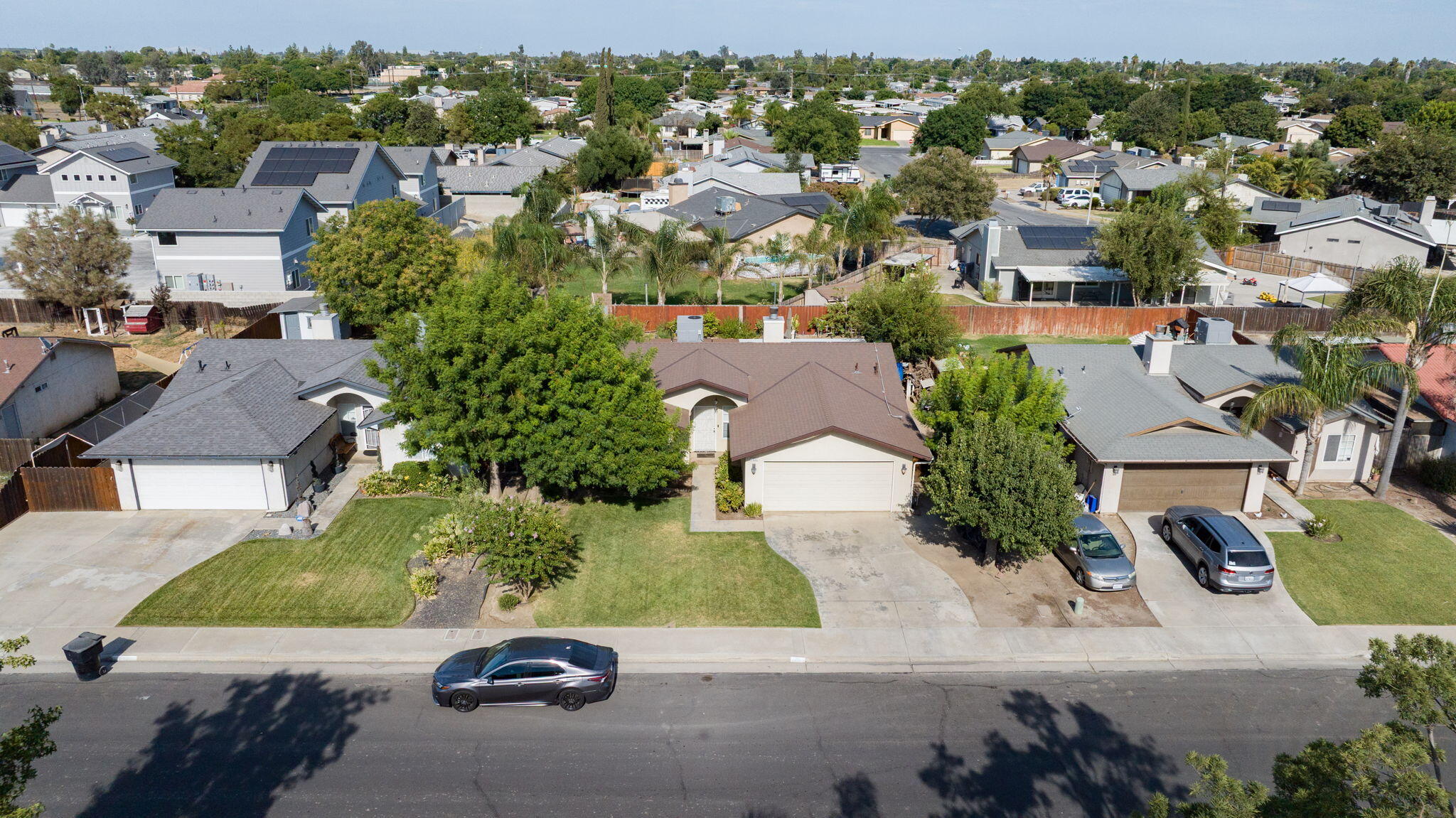 1603 Rosewood Ln, Hanford, CA 93230