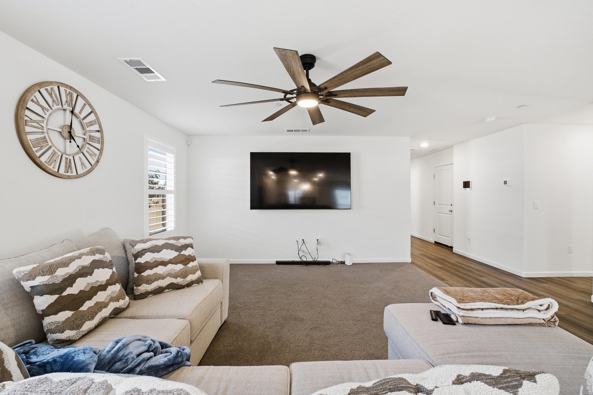 2068 W Madalyn Ave, Tulare, CA 93274