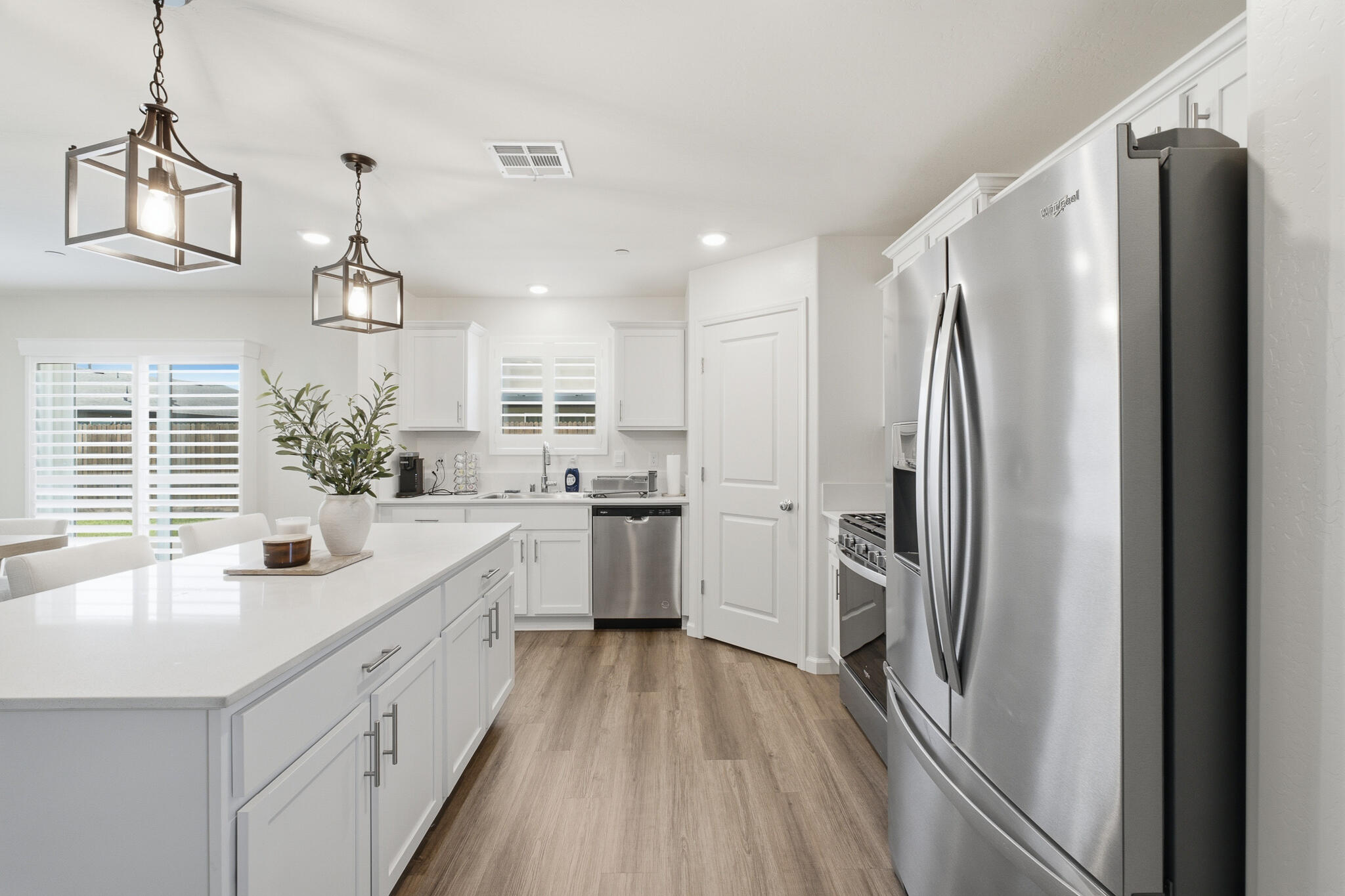 2068 W Madalyn Ave, Tulare, CA 93274