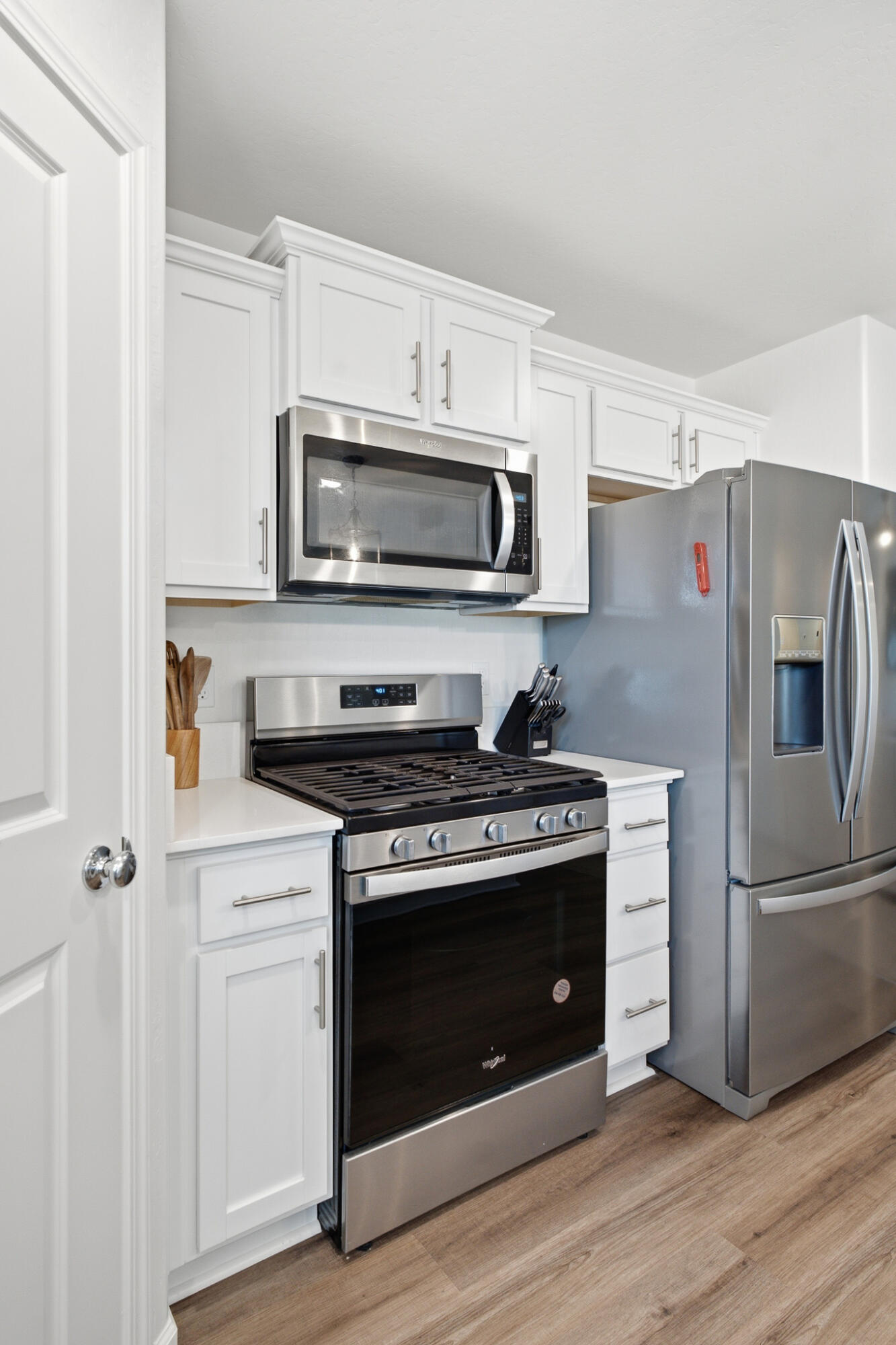 2068 W Madalyn Ave, Tulare, CA 93274