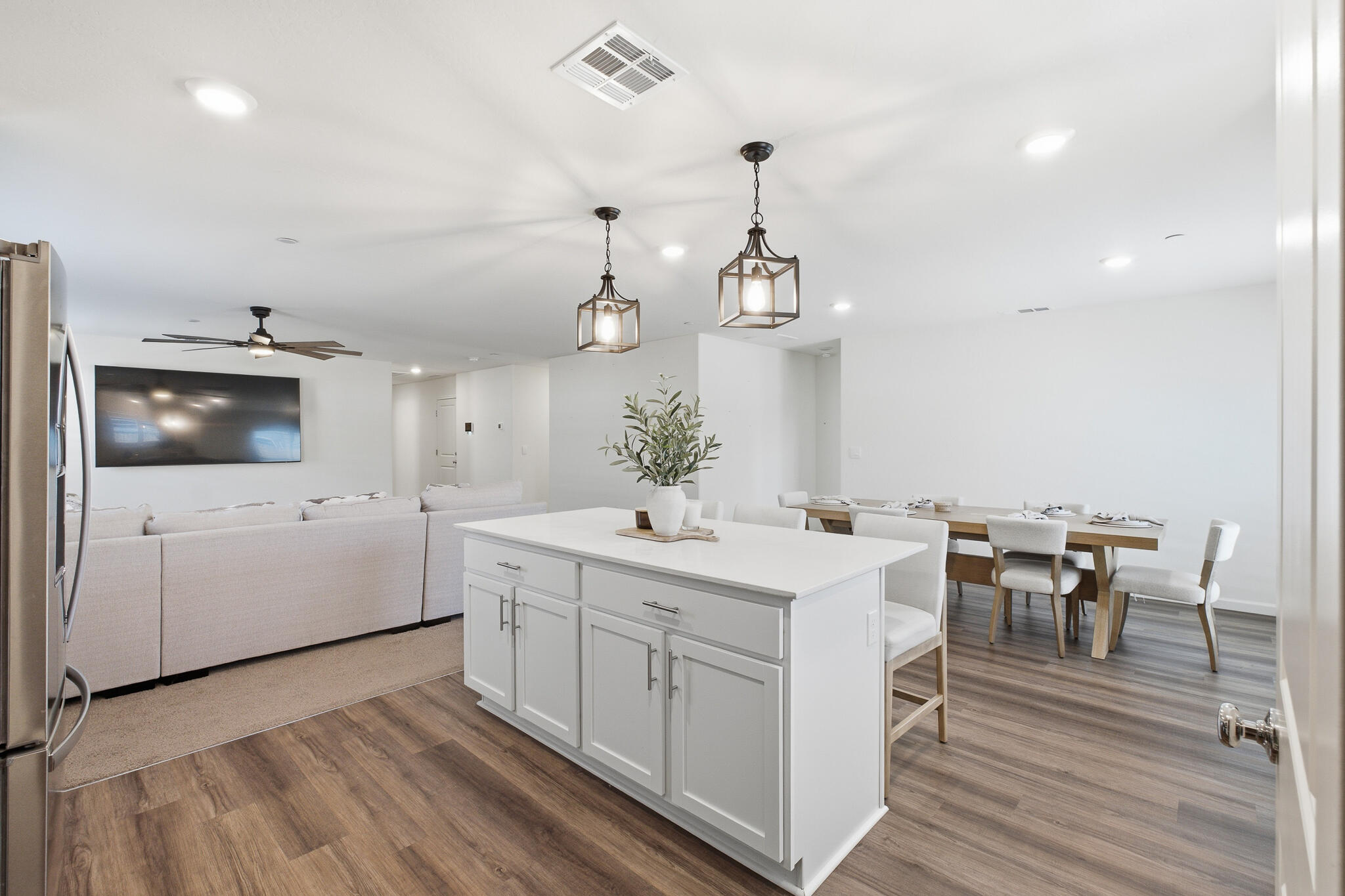 2068 W Madalyn Ave, Tulare, CA 93274