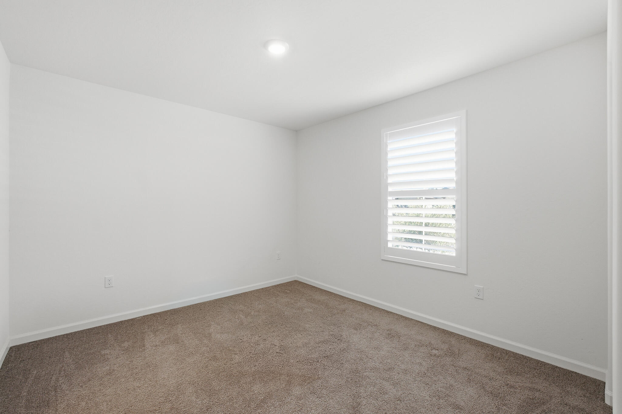 2068 W Madalyn Ave, Tulare, CA 93274