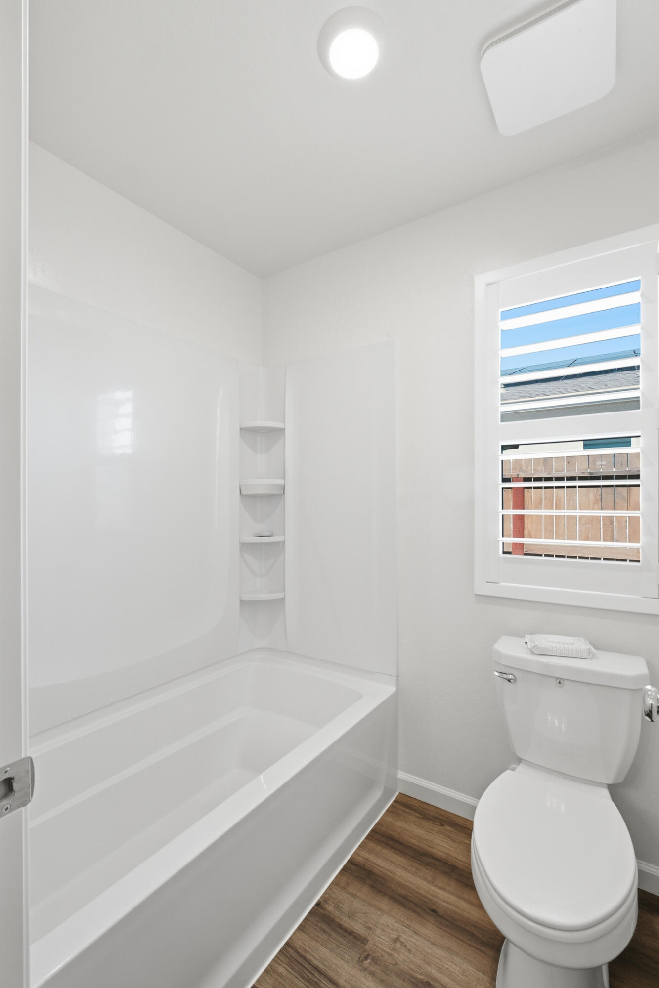 2068 W Madalyn Ave, Tulare, CA 93274