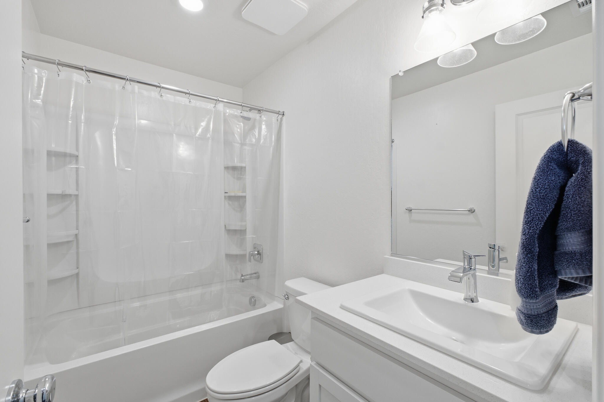 2068 W Madalyn Ave, Tulare, CA 93274