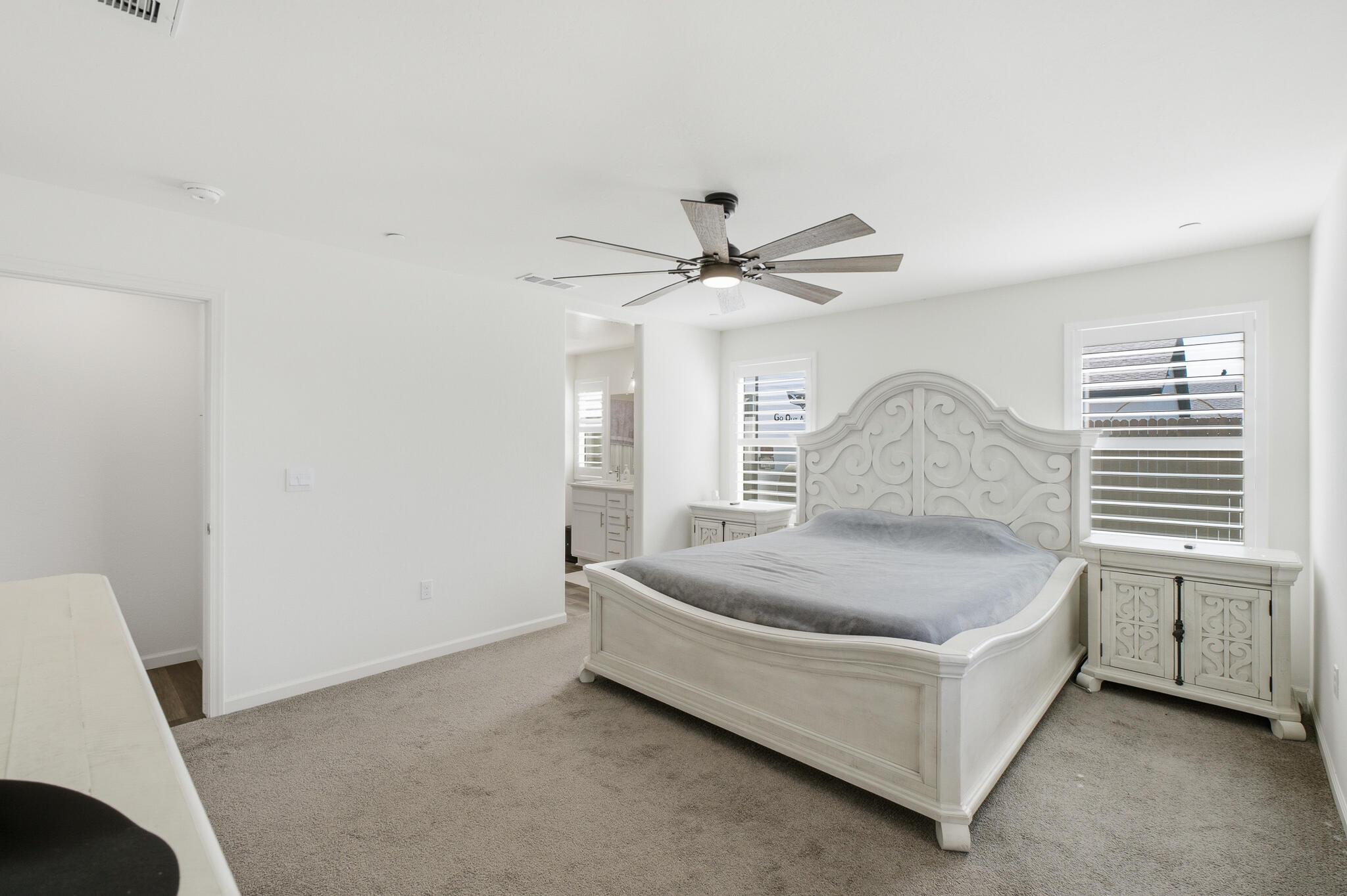 2068 W Madalyn Ave, Tulare, CA 93274