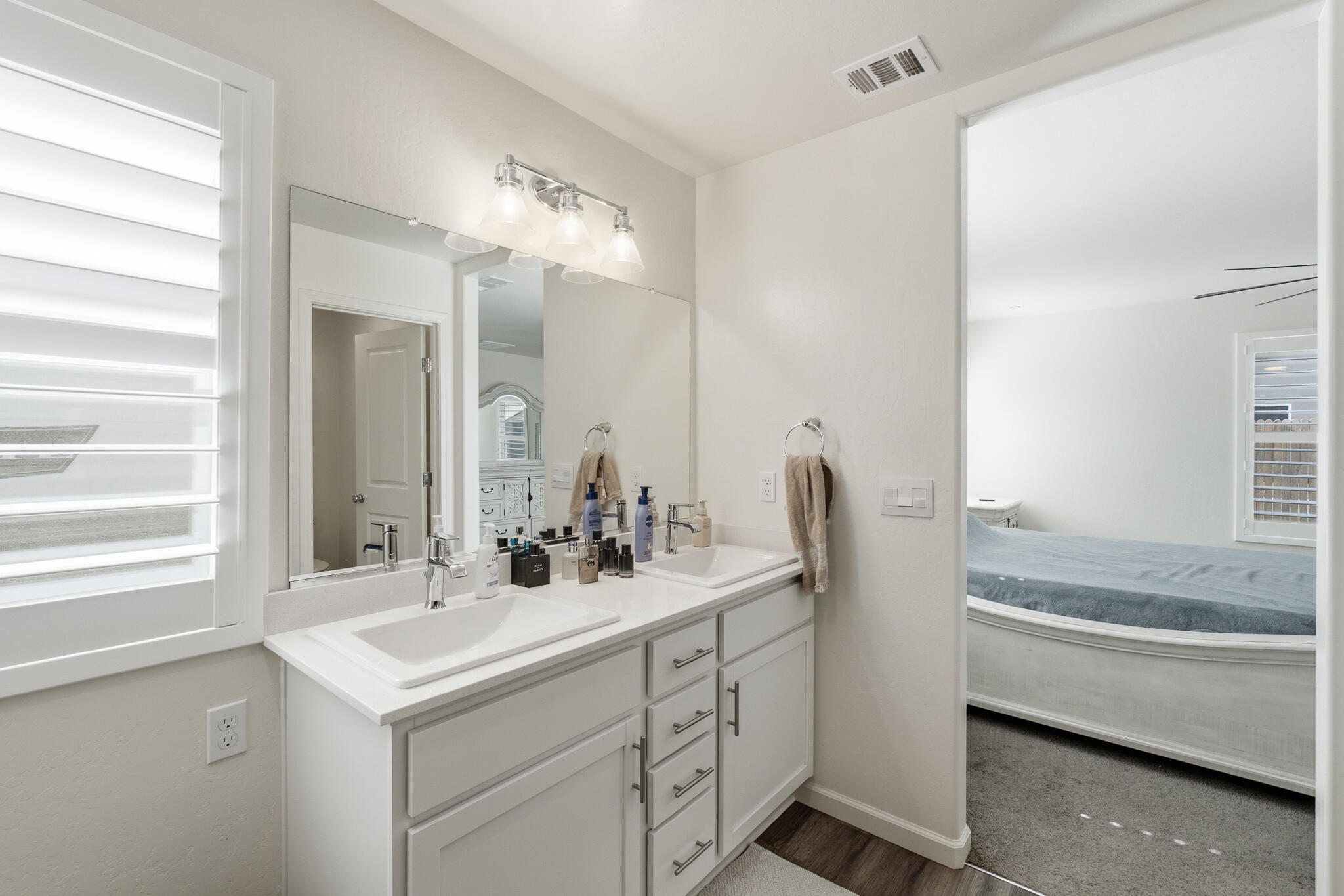 2068 W Madalyn Ave, Tulare, CA 93274