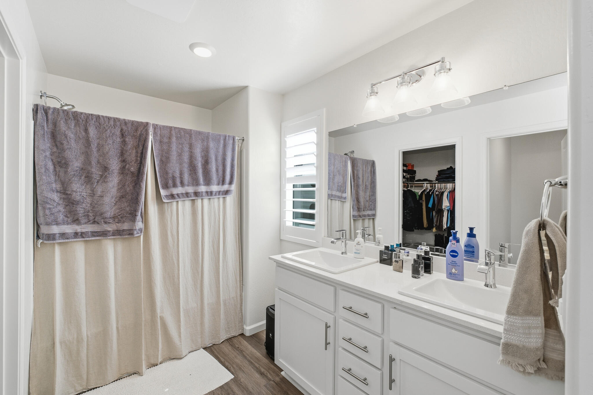 2068 W Madalyn Ave, Tulare, CA 93274