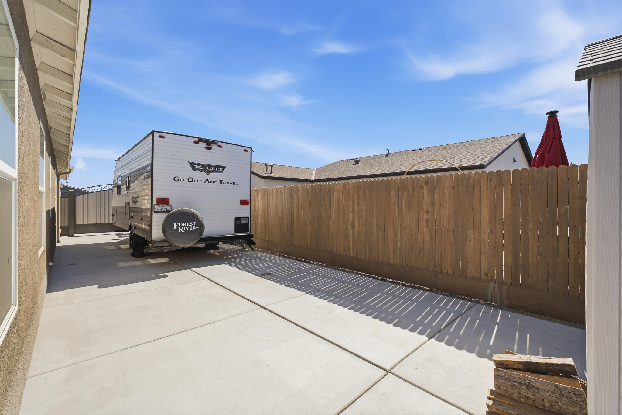 2068 W Madalyn Ave, Tulare, CA 93274