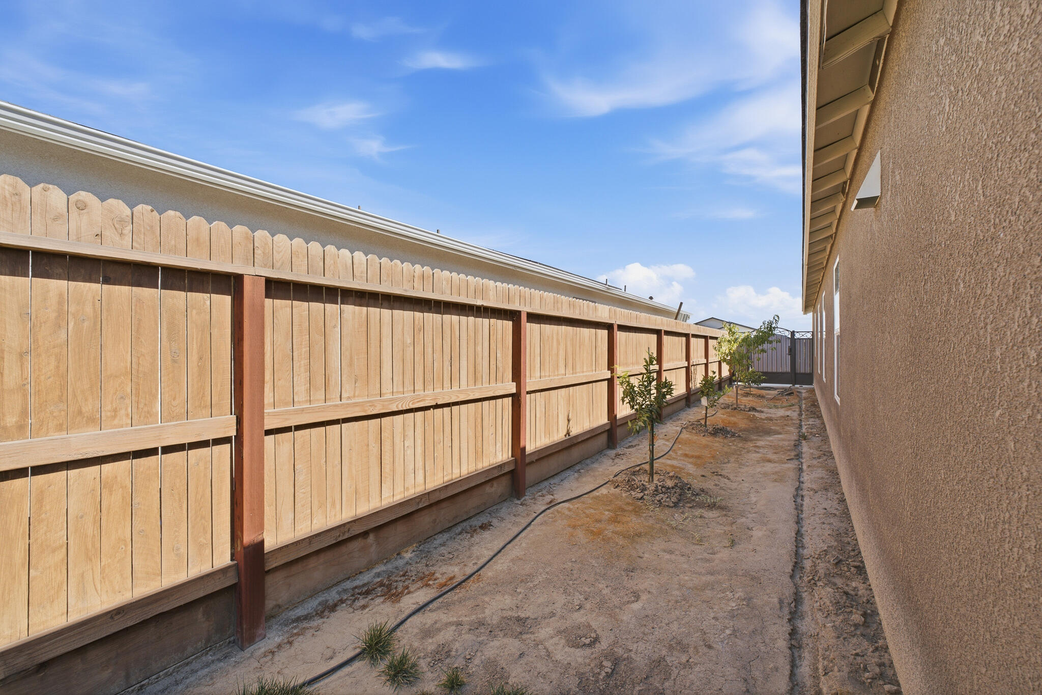 2068 W Madalyn Ave, Tulare, CA 93274