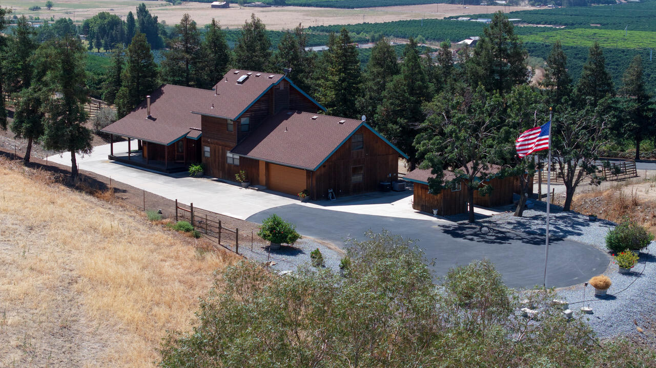 23210 Round Valley Dr, Lindsay, CA 93247