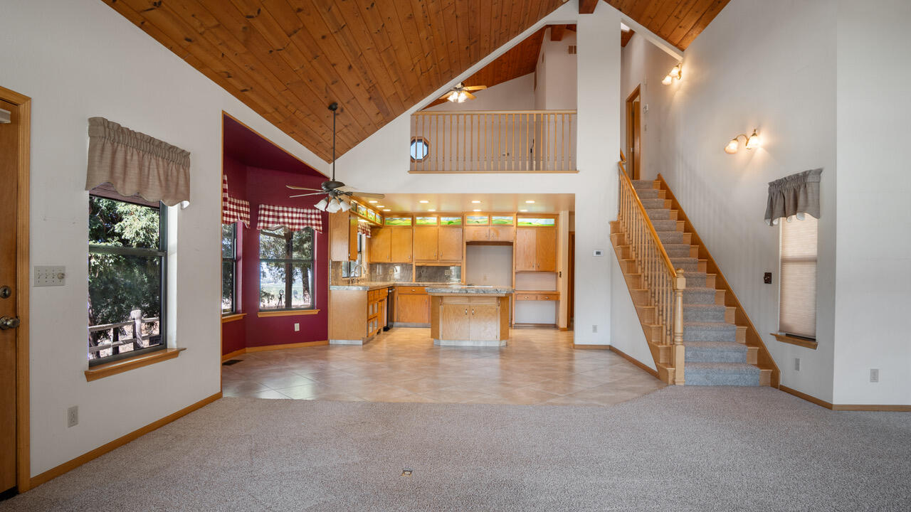 23210 Round Valley Dr, Lindsay, CA 93247