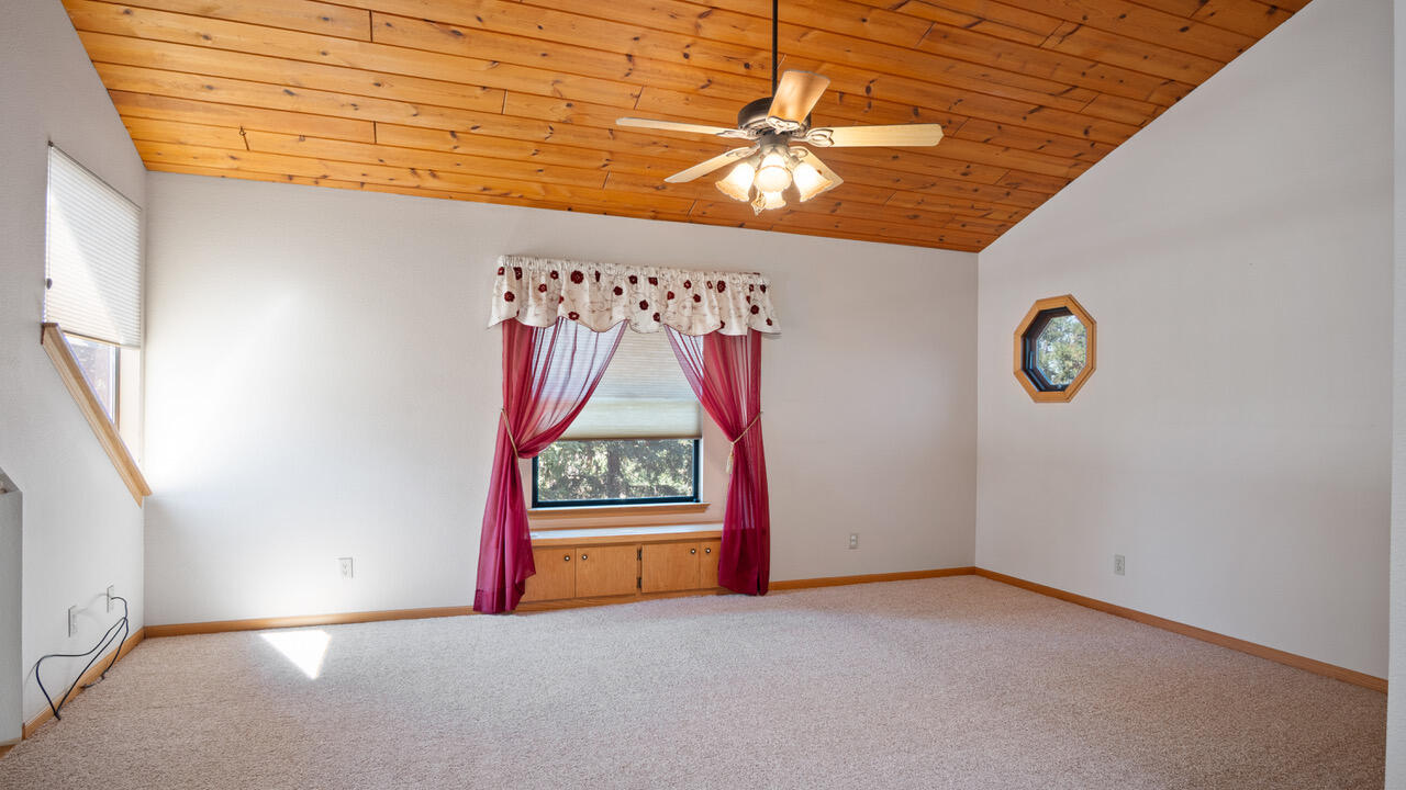 23210 Round Valley Dr, Lindsay, CA 93247