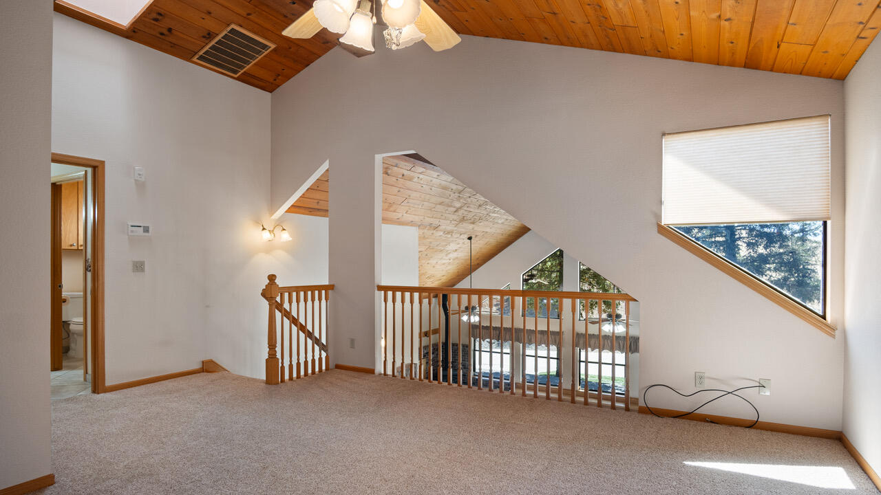 23210 Round Valley Dr, Lindsay, CA 93247