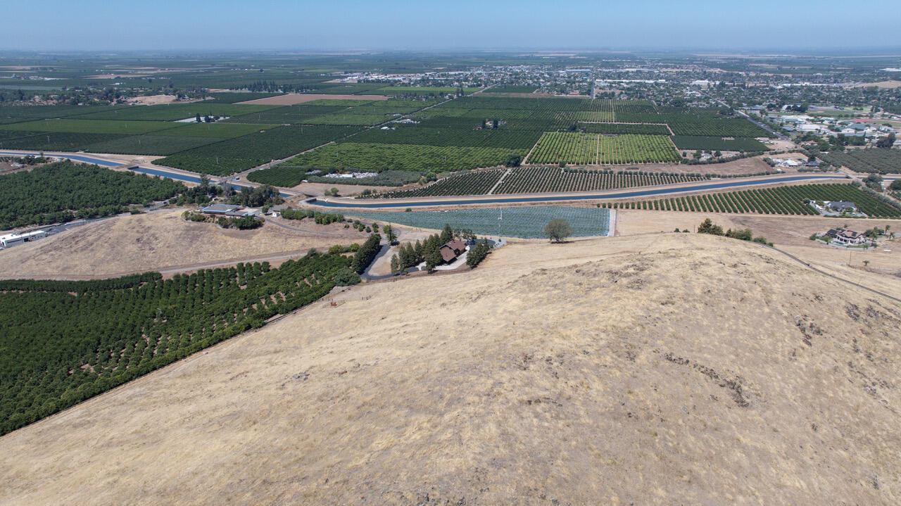 23210 Round Valley Dr, Lindsay, CA 93247