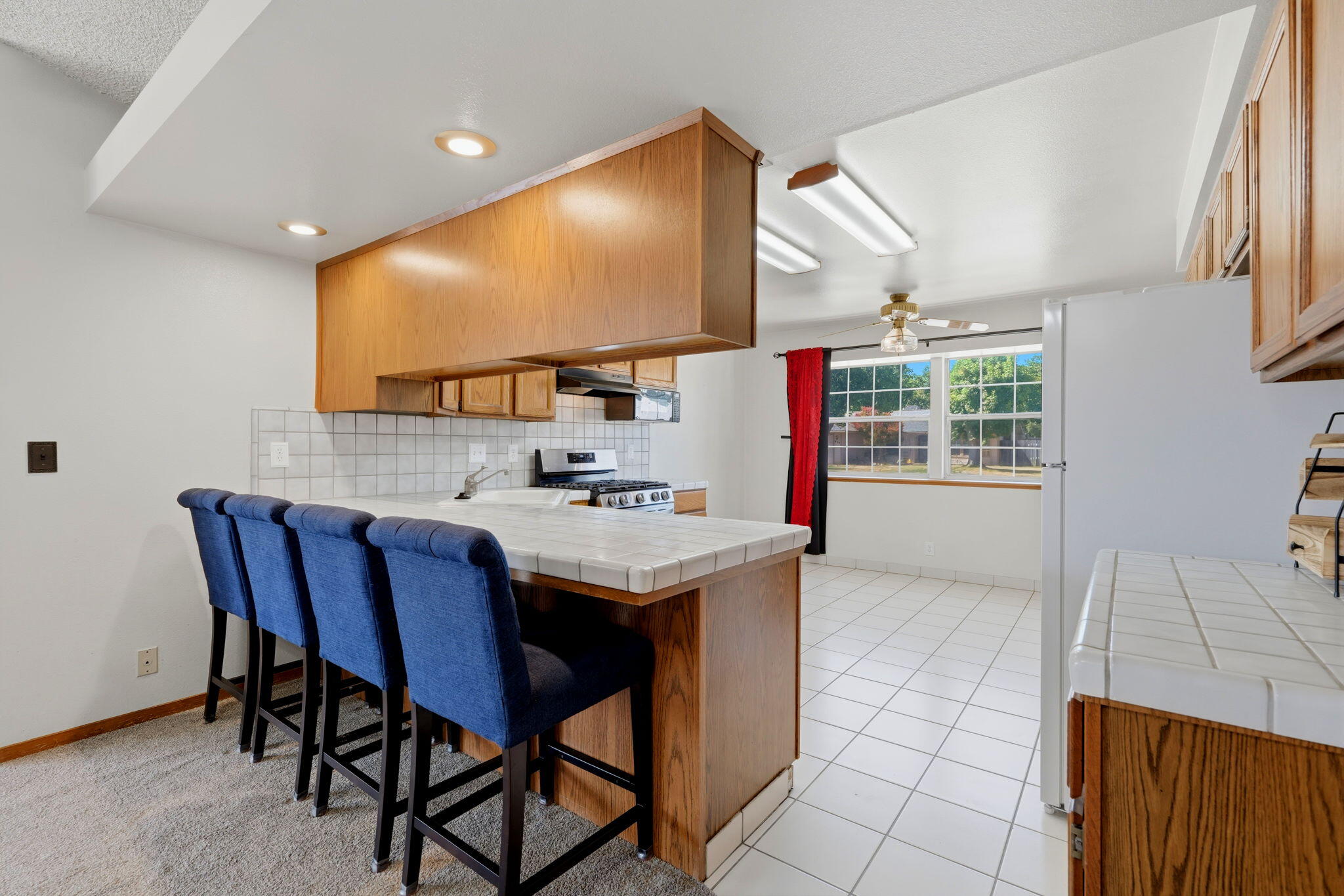 927 Elderwood Ln, Lemoore, CA 93245