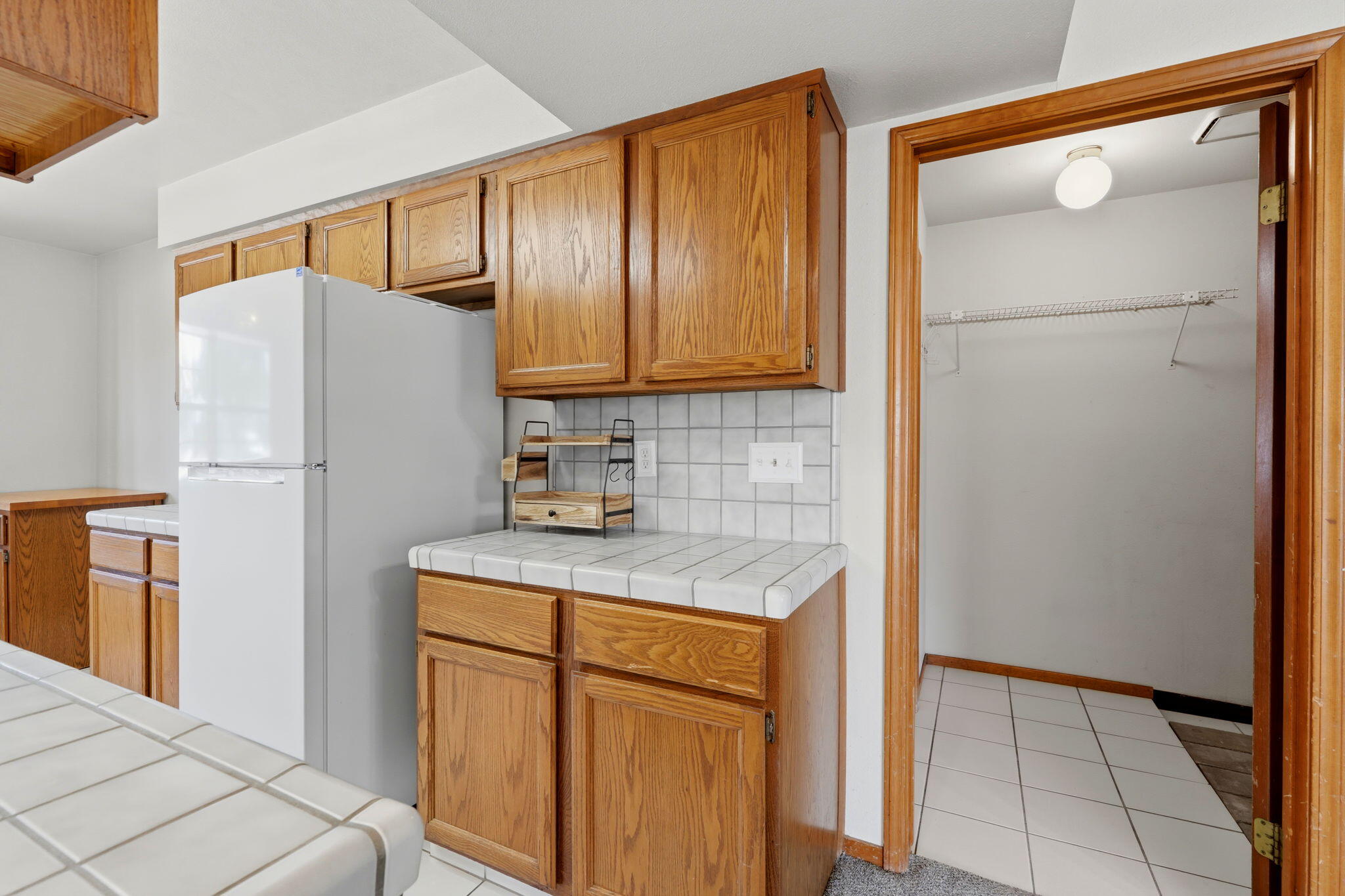 927 Elderwood Ln, Lemoore, CA 93245