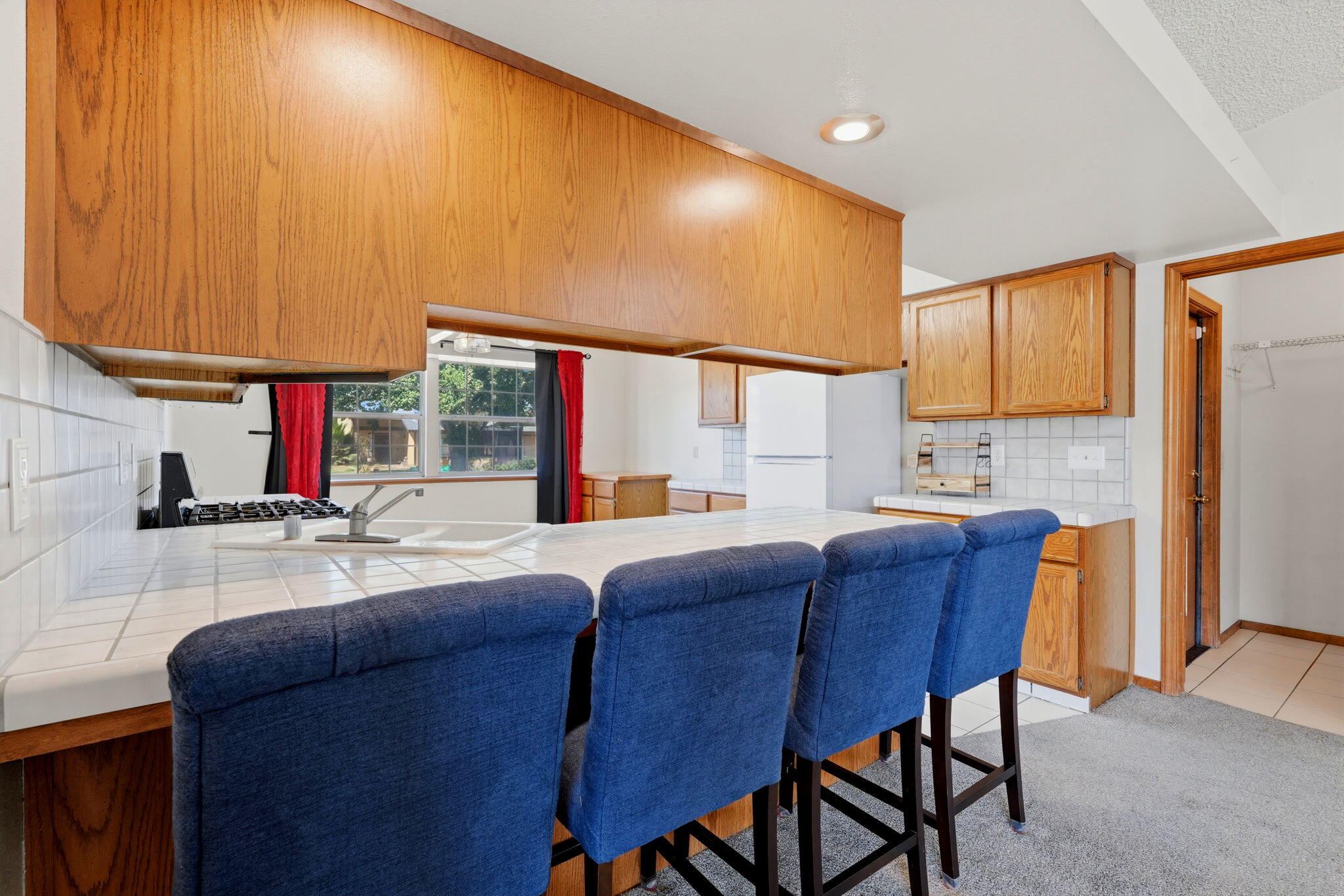 927 Elderwood Ln, Lemoore, CA 93245