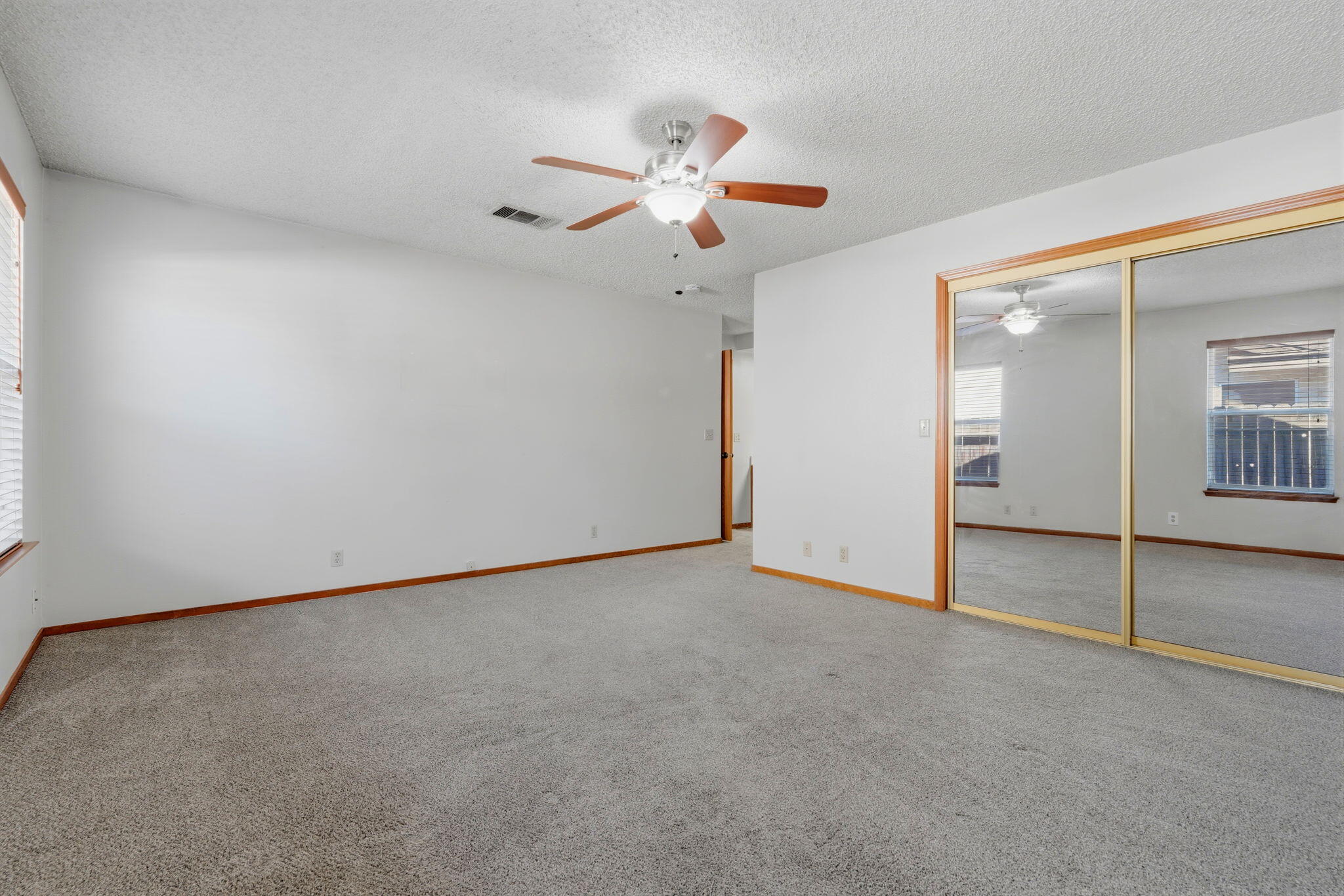927 Elderwood Ln, Lemoore, CA 93245