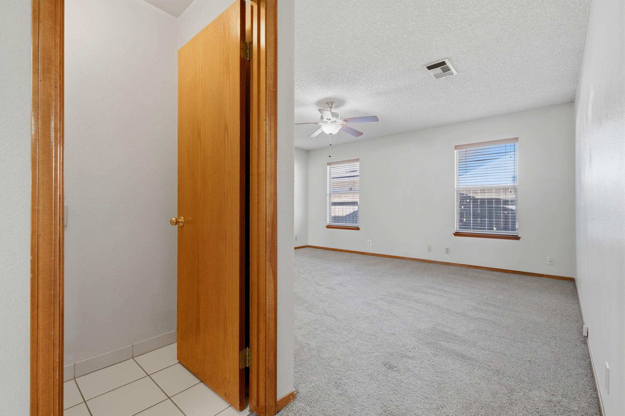 927 Elderwood Ln, Lemoore, CA 93245