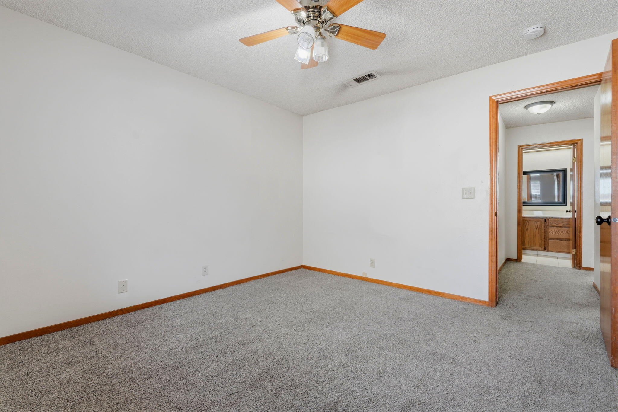 927 Elderwood Ln, Lemoore, CA 93245