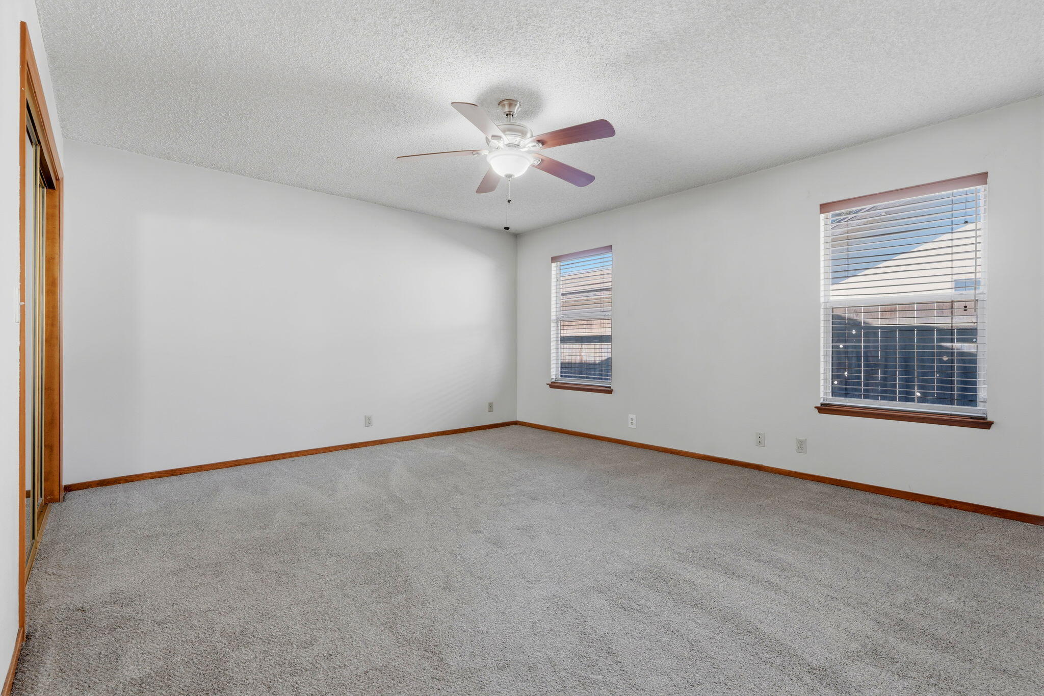 927 Elderwood Ln, Lemoore, CA 93245
