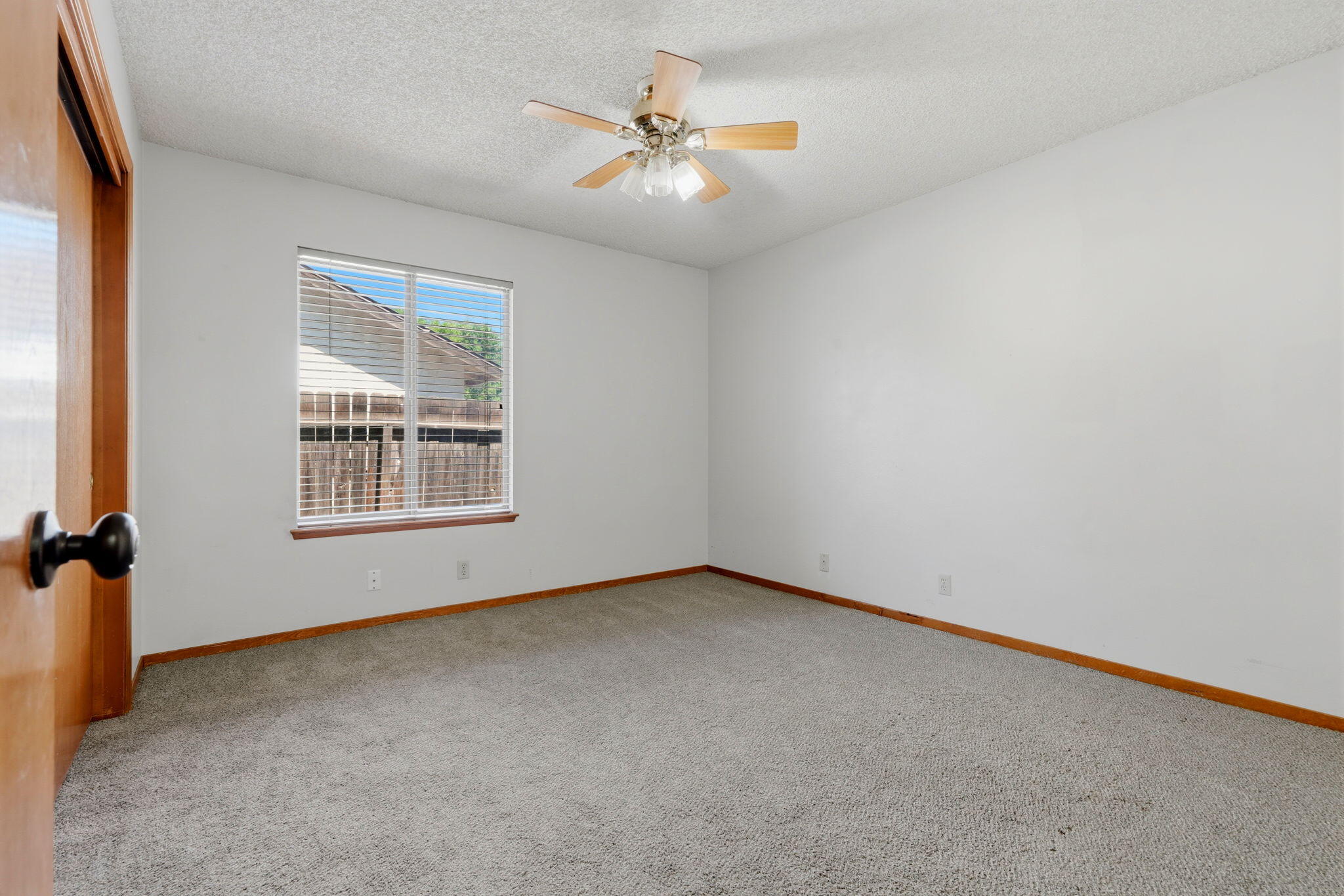 927 Elderwood Ln, Lemoore, CA 93245