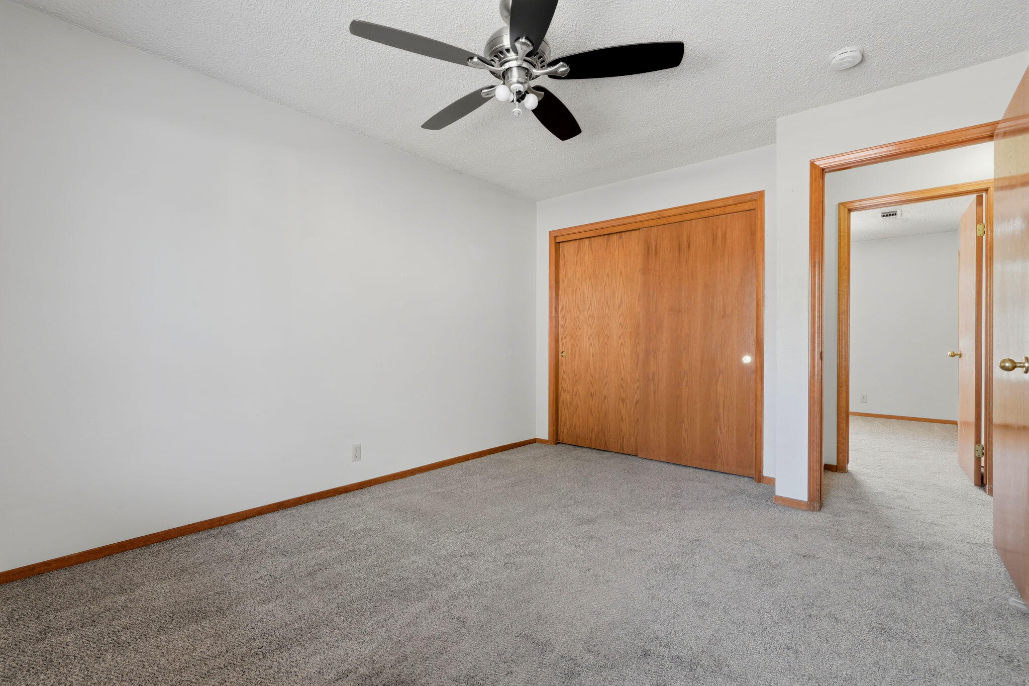 927 Elderwood Ln, Lemoore, CA 93245