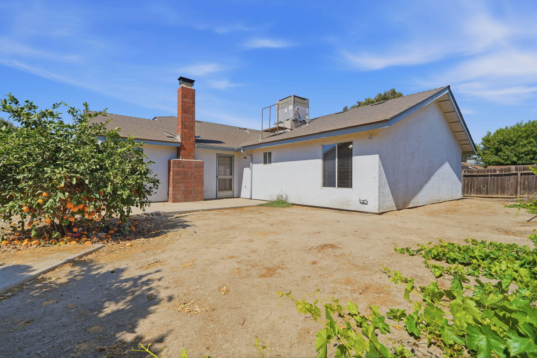 927 Elderwood Ln, Lemoore, CA 93245