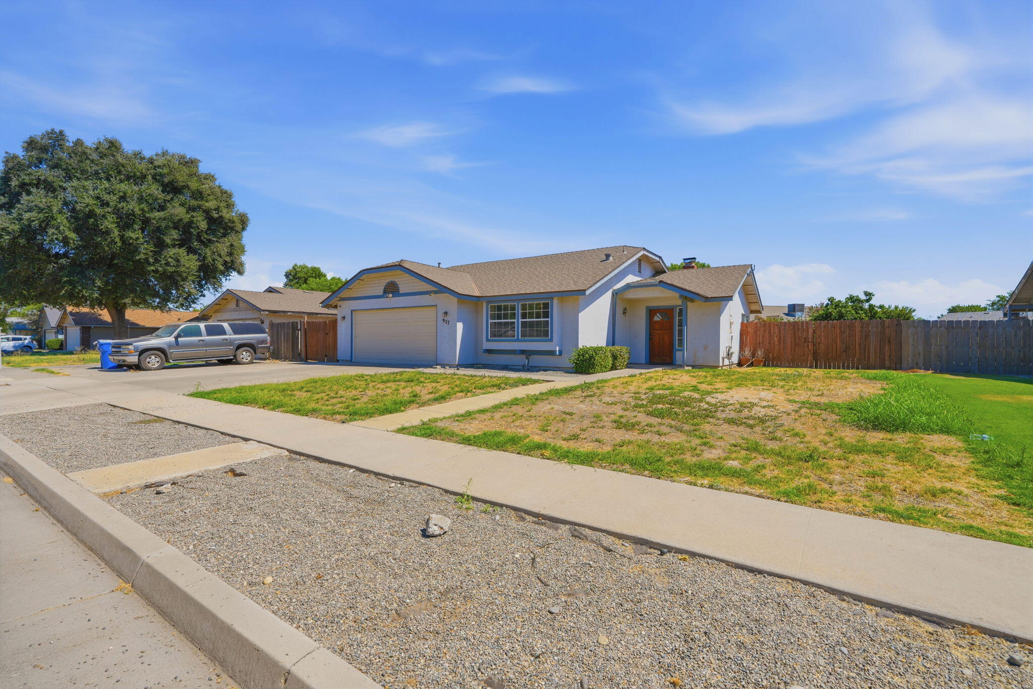 927 Elderwood Ln, Lemoore, CA 93245