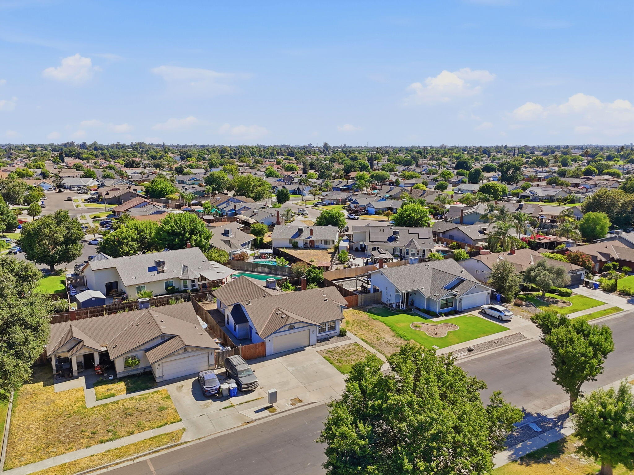 927 Elderwood Ln, Lemoore, CA 93245