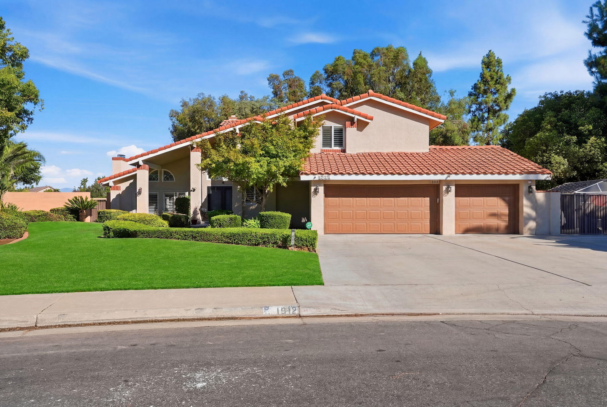 1912 Toulouse Ln, Bakersfield, CA 93311