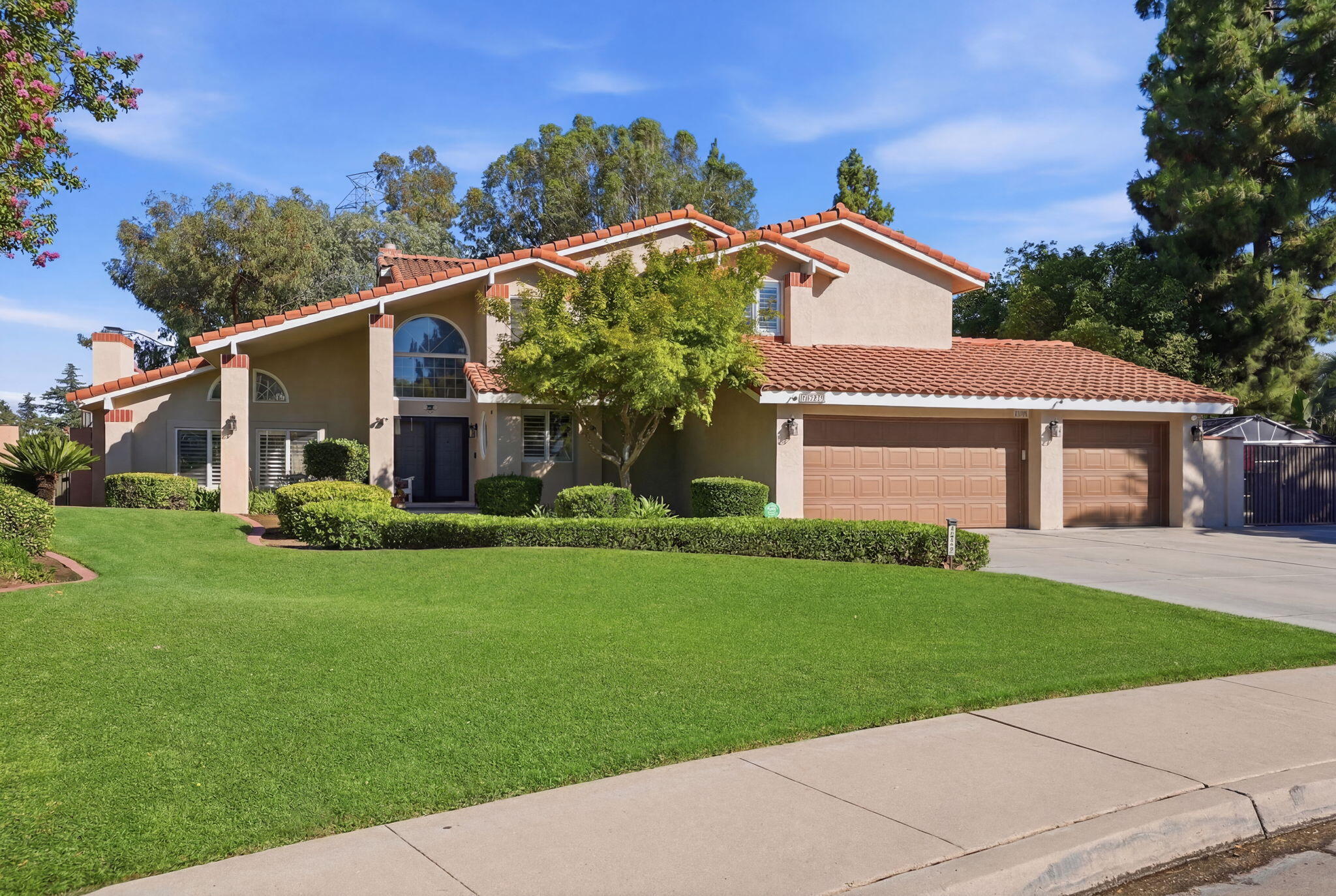 1912 Toulouse Ln, Bakersfield, CA 93311