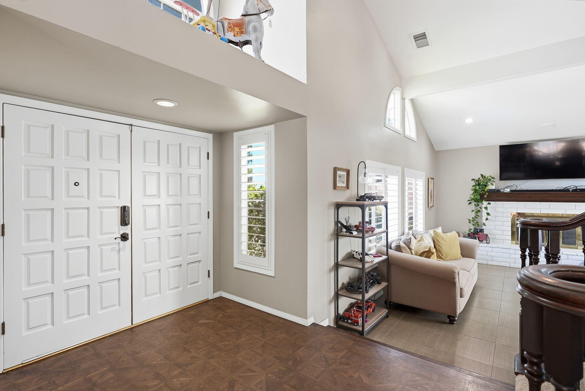 1912 Toulouse Ln, Bakersfield, CA 93311